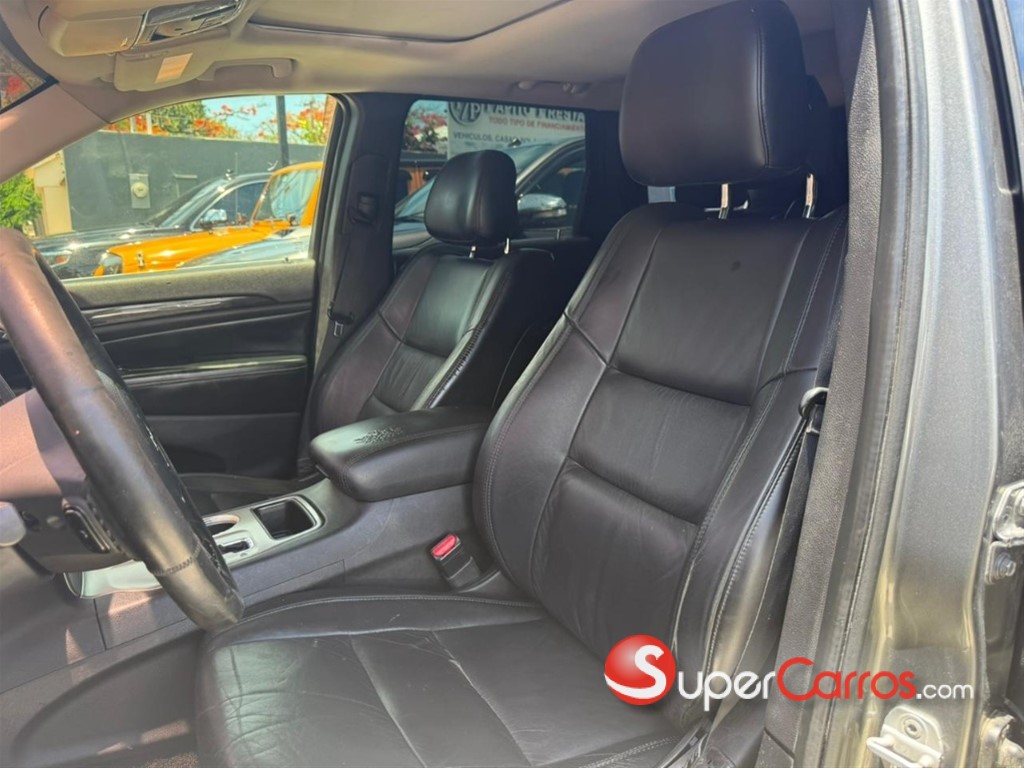 2011 Jeep Grand Cherokee Laredo 4x4 — foto 7 / 11