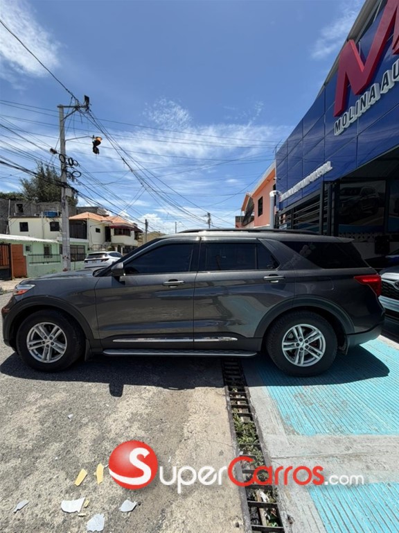 2020 Ford Explorer XLT — foto 6 / 12