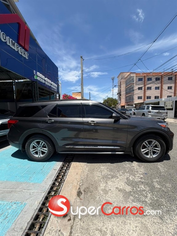 2020 Ford Explorer XLT — foto 7 / 12