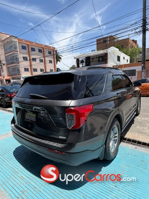 2020 Ford Explorer XLT — foto 8 / 12