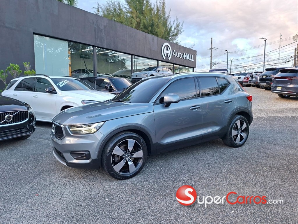 2019 Volvo XC40 Momentum