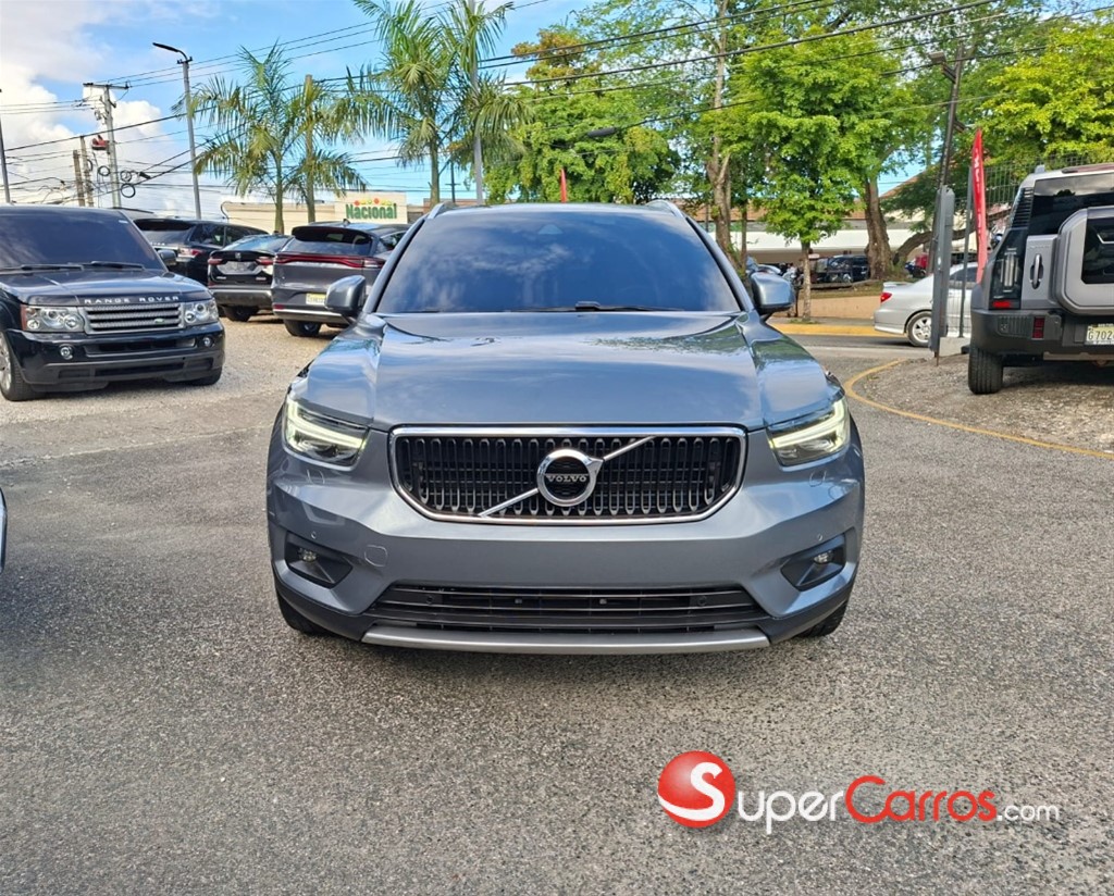 2019 Volvo XC40 Momentum — foto 2 / 9