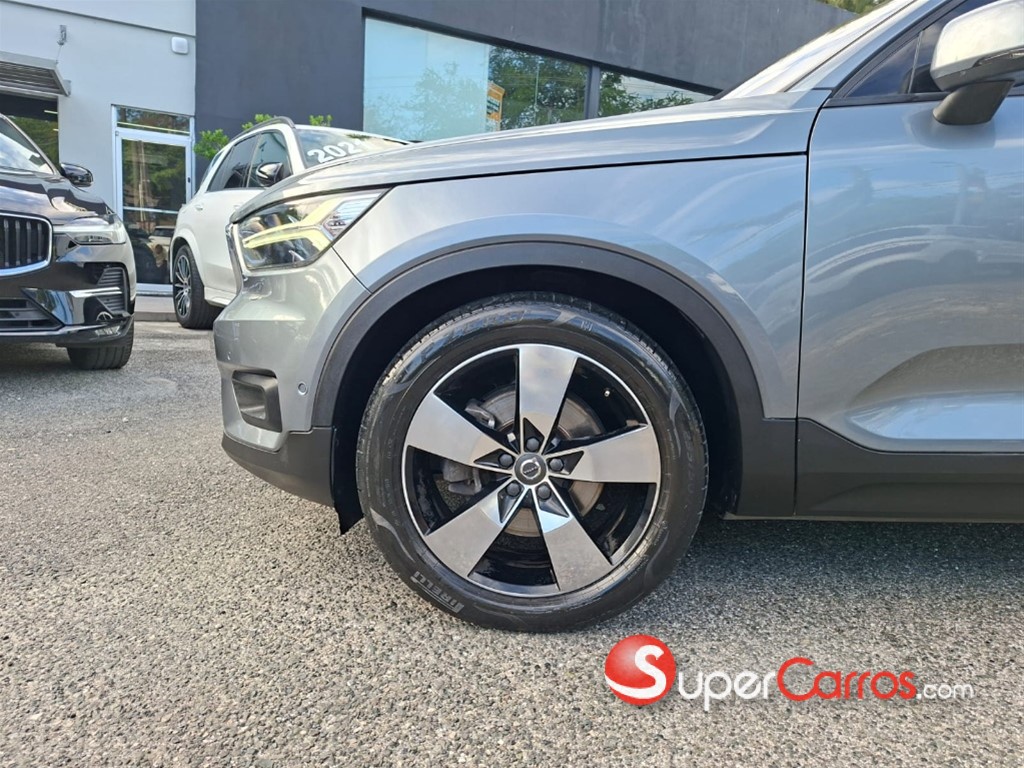2019 Volvo XC40 Momentum — foto 3 / 9