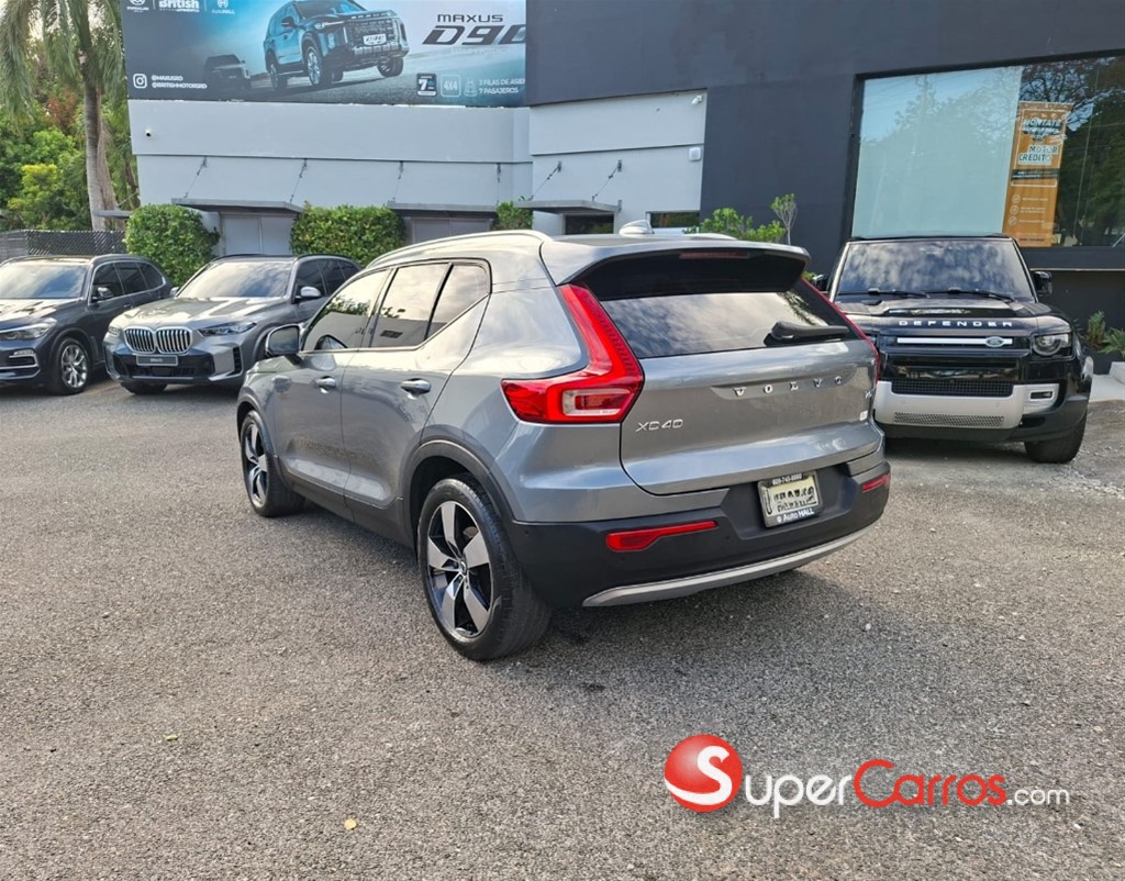 2019 Volvo XC40 Momentum — foto 5 / 9