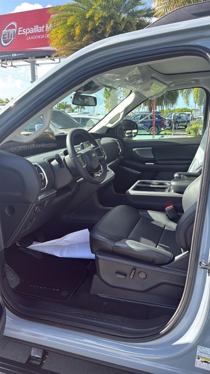 2026 Ford Expedition Platinum — foto 3 / 5