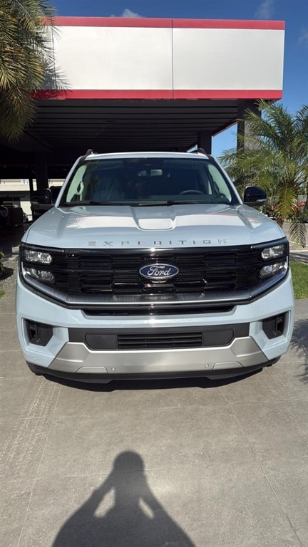 2026 Ford Expedition Platinum — foto 4 / 5