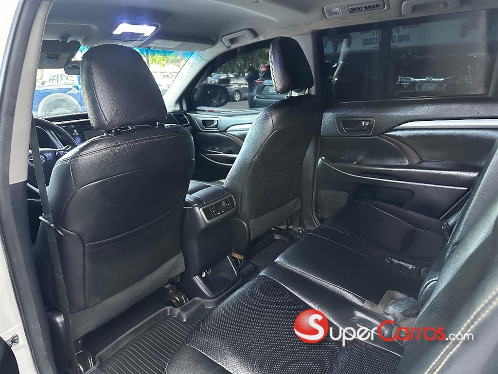 2015 Toyota Highlander LE — foto 6 / 12