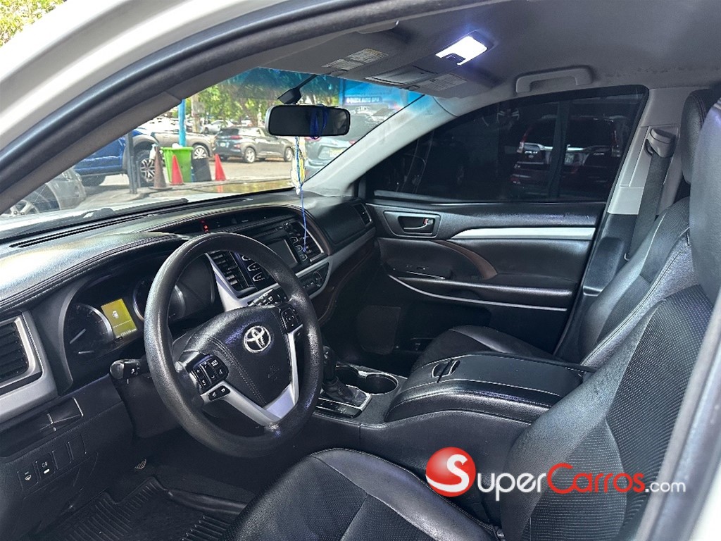 2015 Toyota Highlander LE — foto 8 / 12