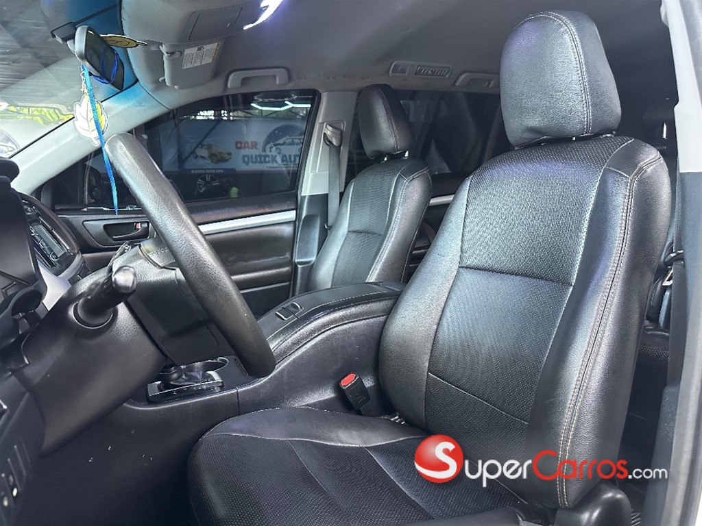 2015 Toyota Highlander LE — foto 9 / 12