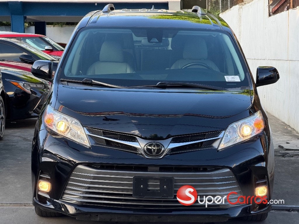 2020 Toyota Sienna XLE — foto 2 / 12