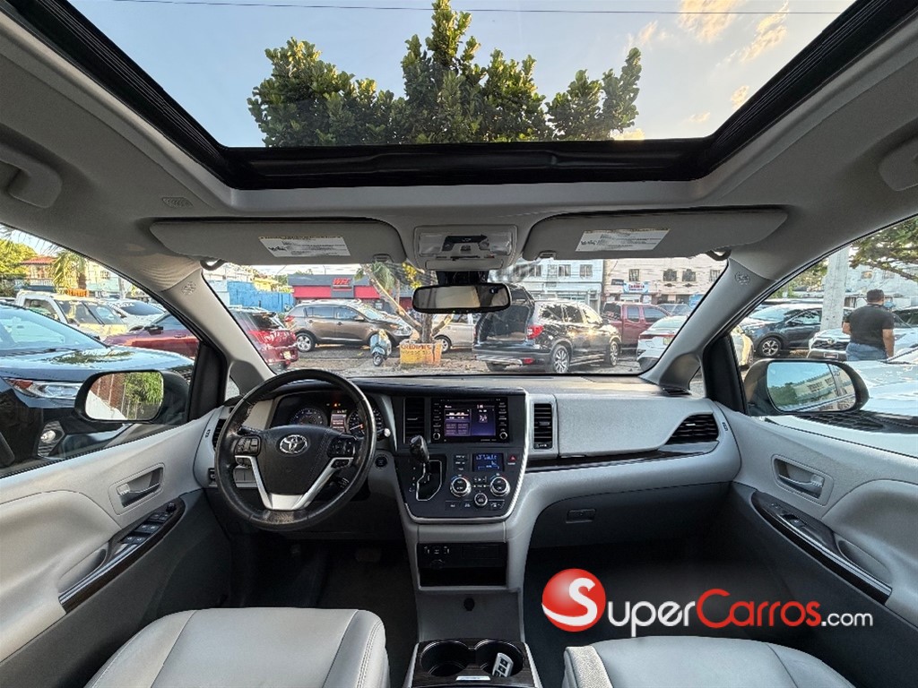 2020 Toyota Sienna XLE — foto 5 / 12