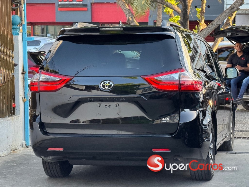 2020 Toyota Sienna XLE — foto 7 / 12