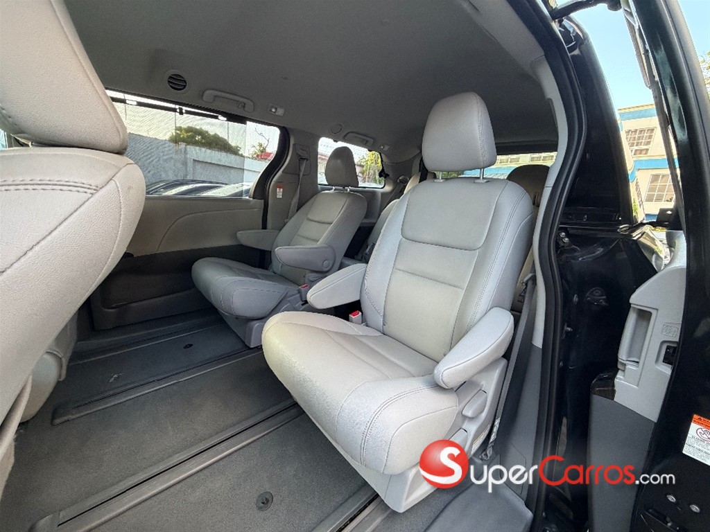 2020 Toyota Sienna XLE — foto 12 / 12