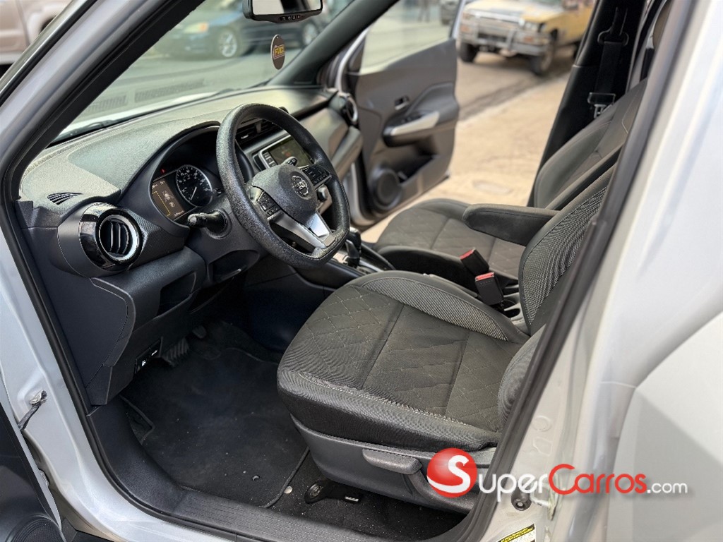 2020 Nissan Kicks SV — foto 8 / 12