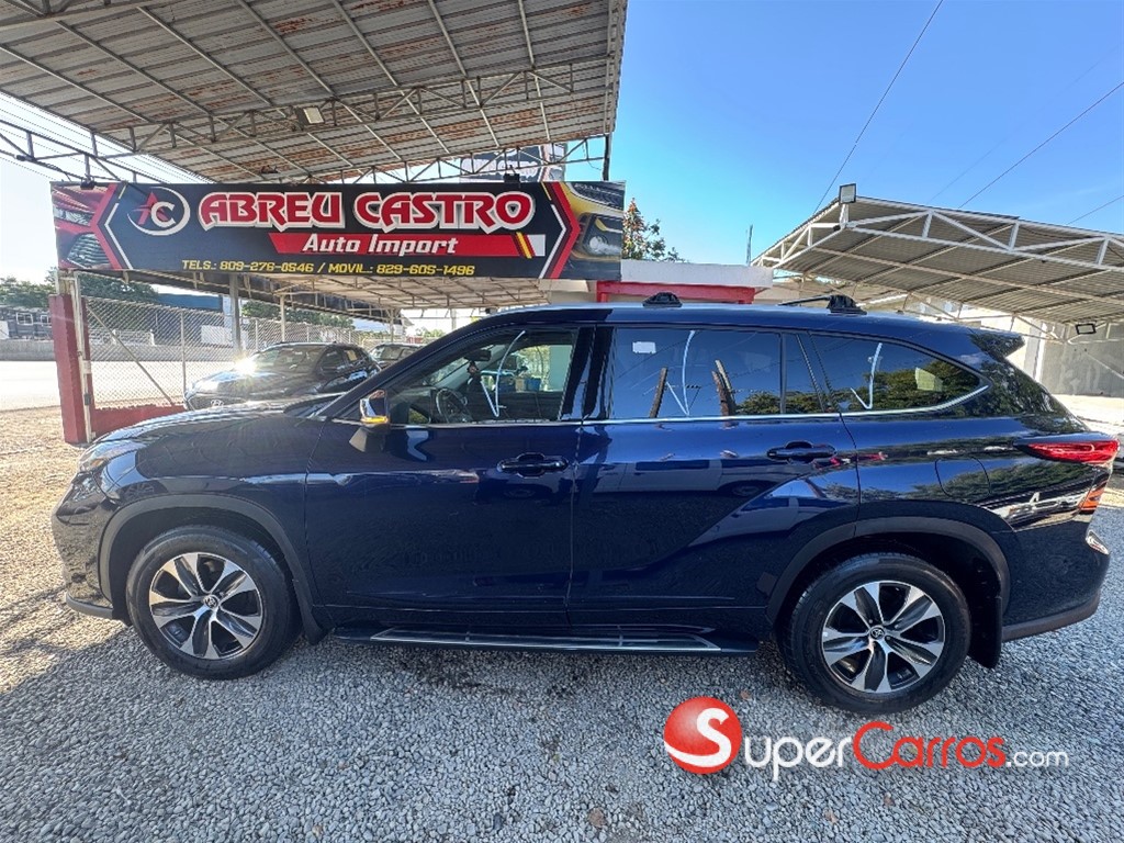 2022 Toyota Highlander XLE — foto 5 / 12