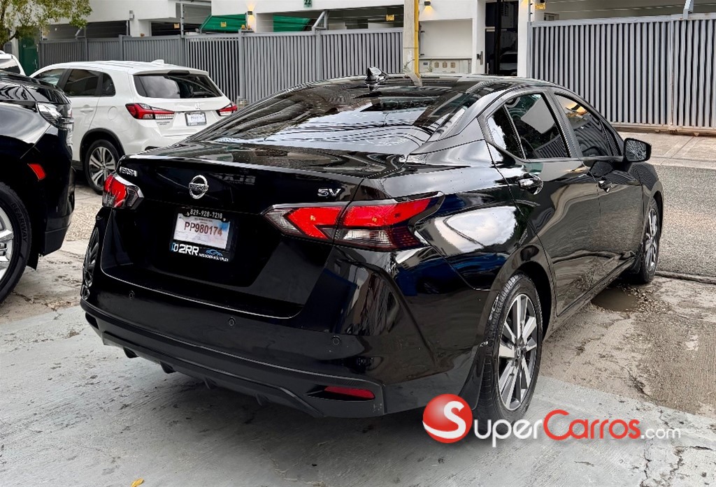 2020 Nissan Versa SV — foto 8 / 12