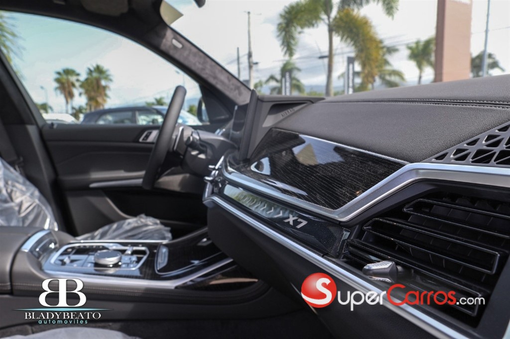 2026 BMW X 7 xDrive 40i Mpackage — foto 2 / 11