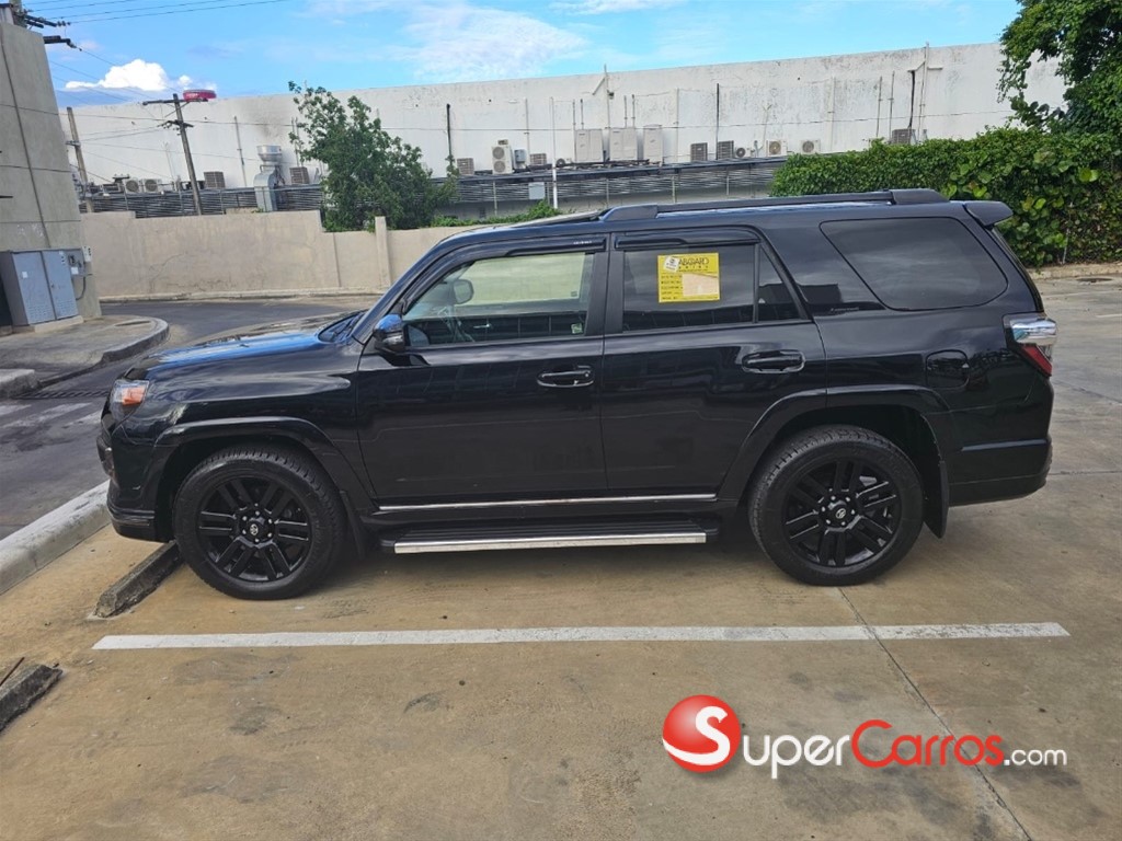 2021 Toyota 4 Runner Limited Nightshade — foto 2 / 12