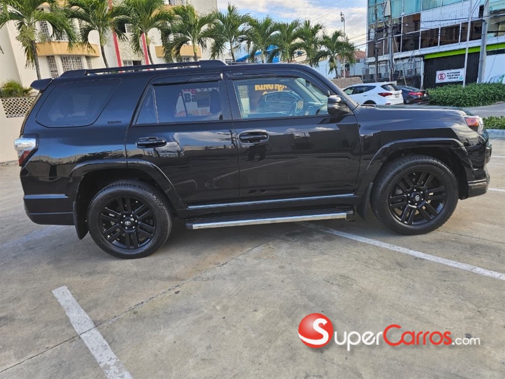 2021 Toyota 4 Runner Limited Nightshade — foto 3 / 12