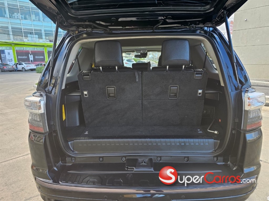 2021 Toyota 4 Runner Limited Nightshade — foto 11 / 12
