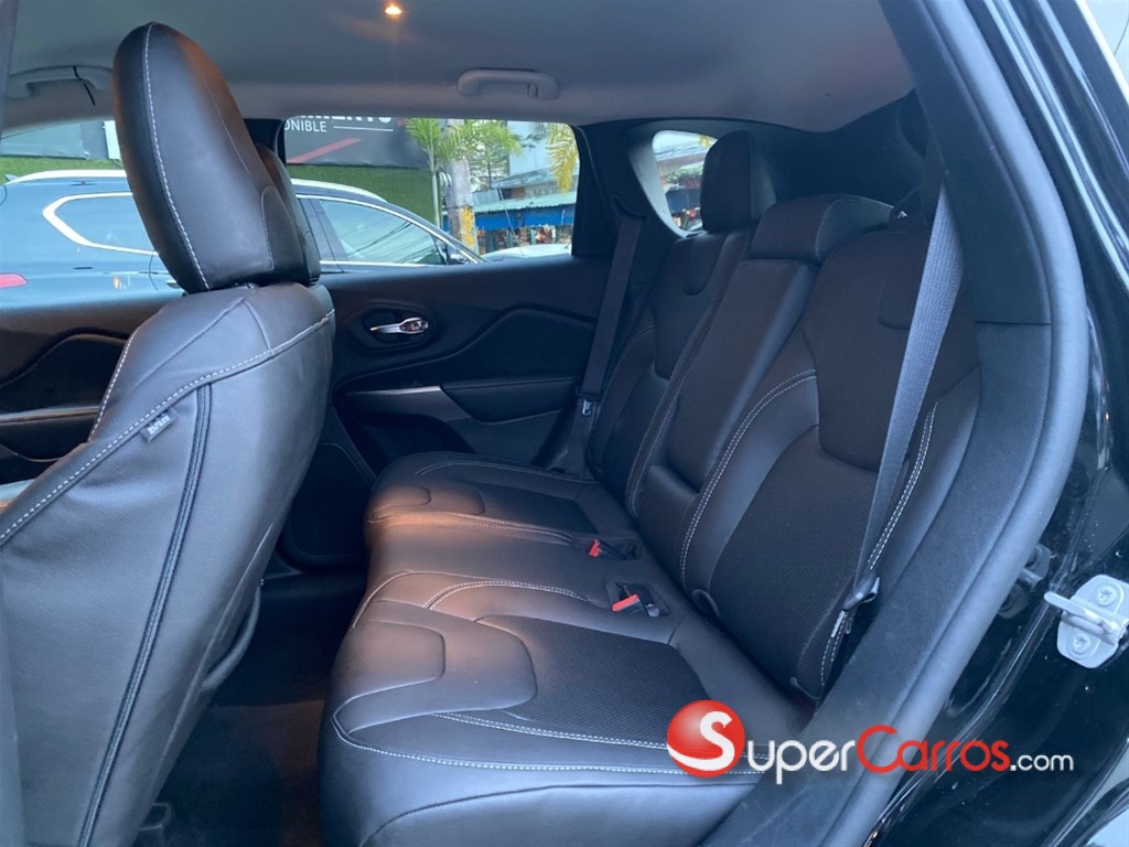 2020 Jeep Cherokee Latitude — foto 8 / 9