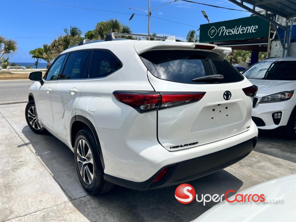 2021 Toyota Highlander XLE — foto 2 / 12