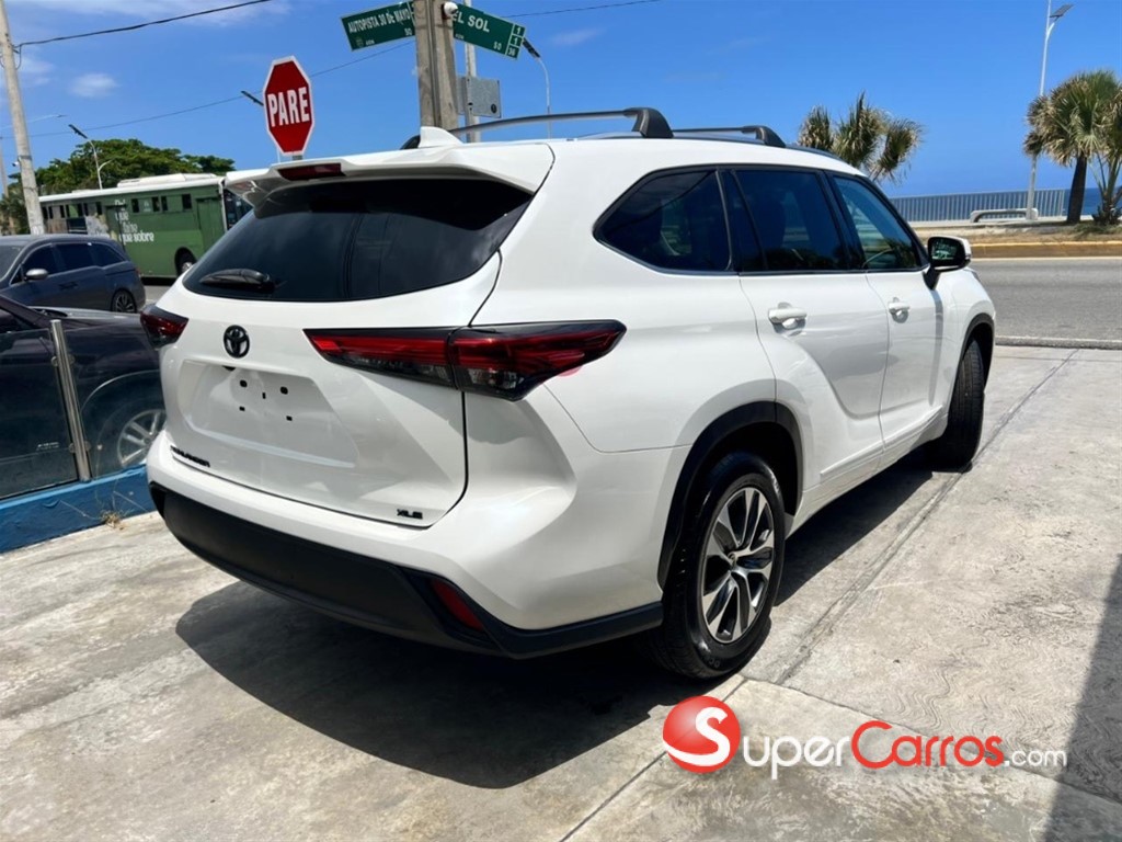 2021 Toyota Highlander XLE — foto 3 / 12
