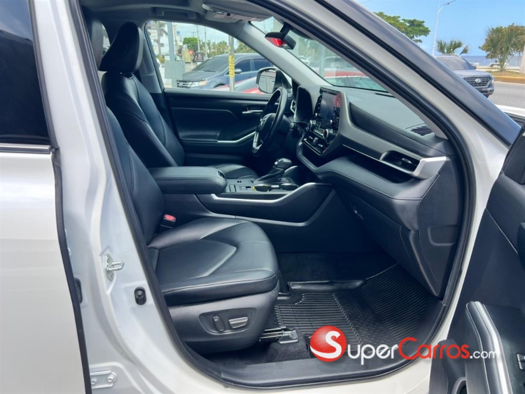 2021 Toyota Highlander XLE — foto 6 / 12