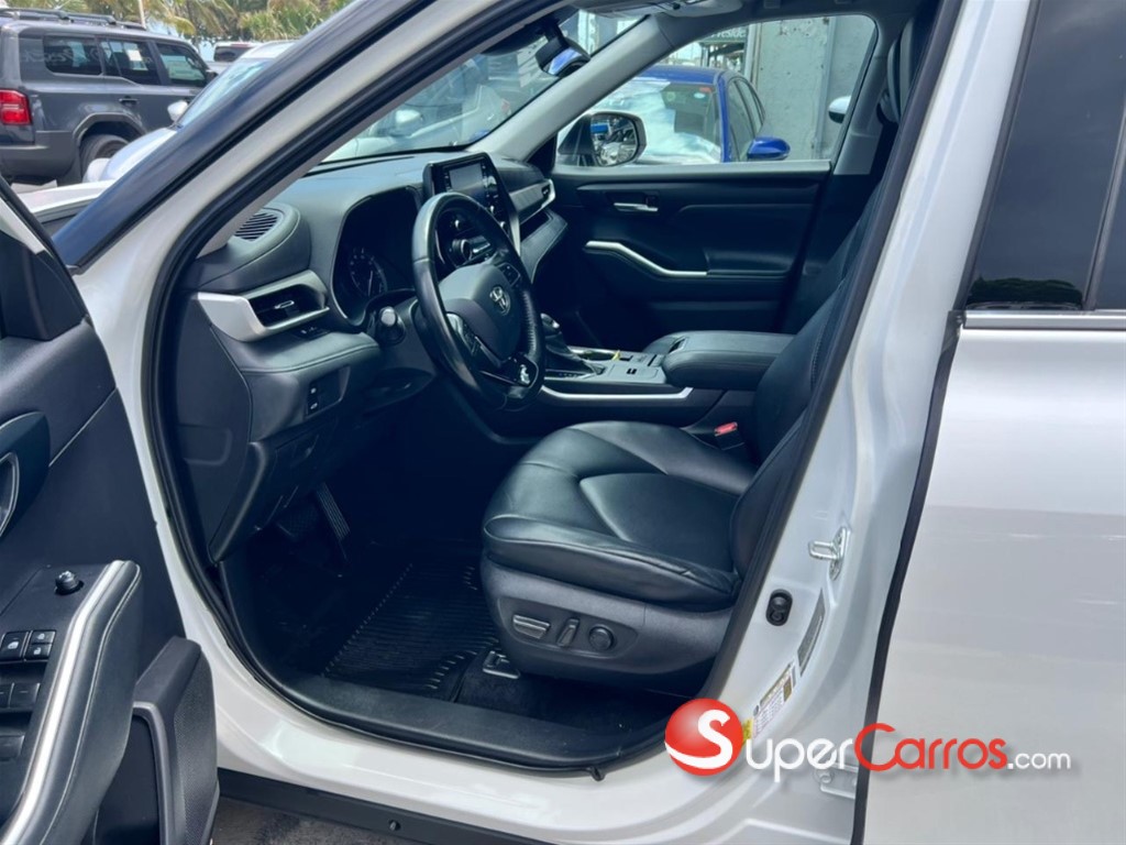 2021 Toyota Highlander XLE — foto 8 / 12