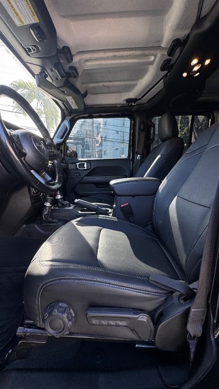 2023 Jeep Wrangler Sahara — foto 8 / 11