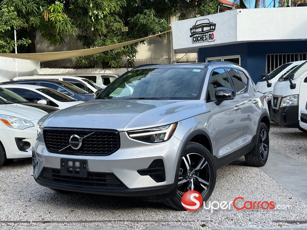 2024 Volvo XC40 B5