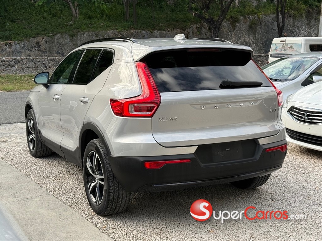 2024 Volvo XC40 B5 — foto 9 / 11
