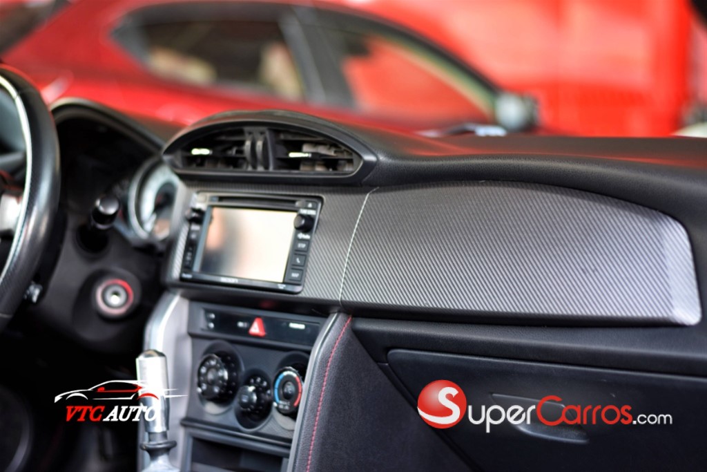 2015 Toyota Scion FR-S — foto 7 / 12