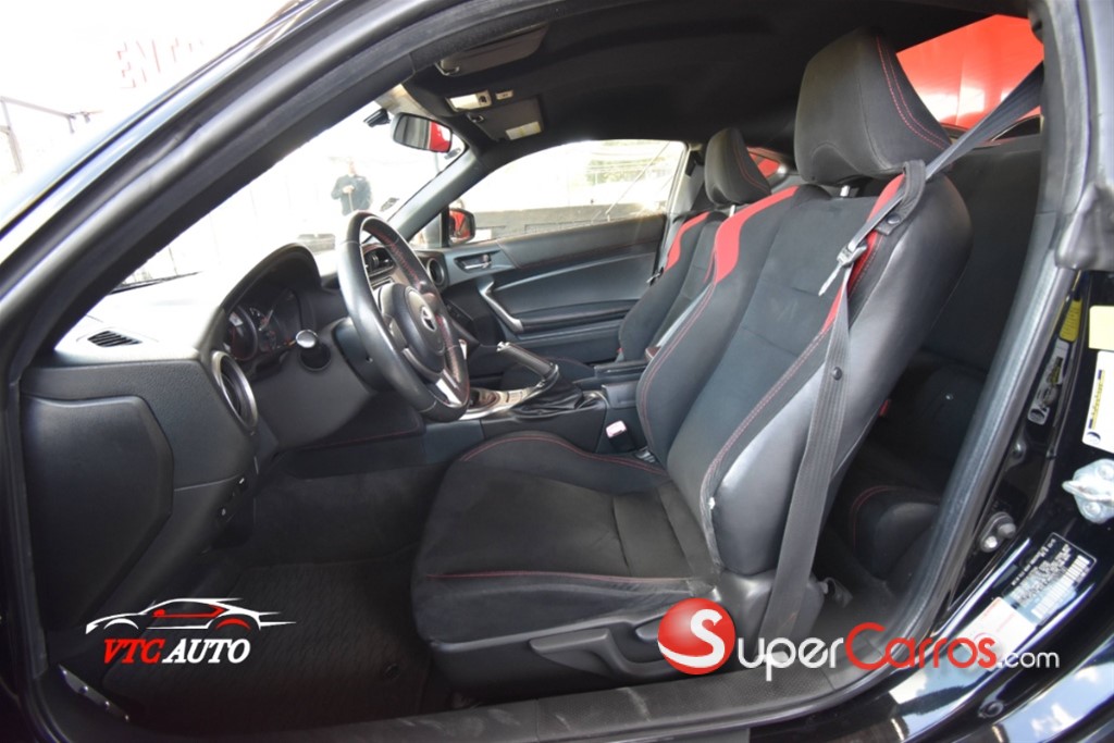 2015 Toyota Scion FR-S — foto 8 / 12