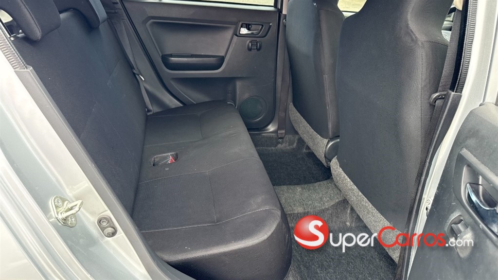 2021 Daihatsu Mira — foto 5 / 12