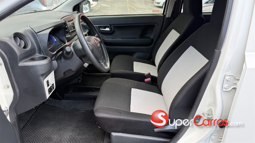 2021 Daihatsu Mira — foto 10 / 12