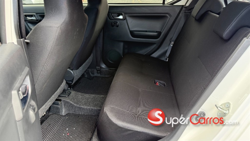 2021 Daihatsu Mira — foto 11 / 12