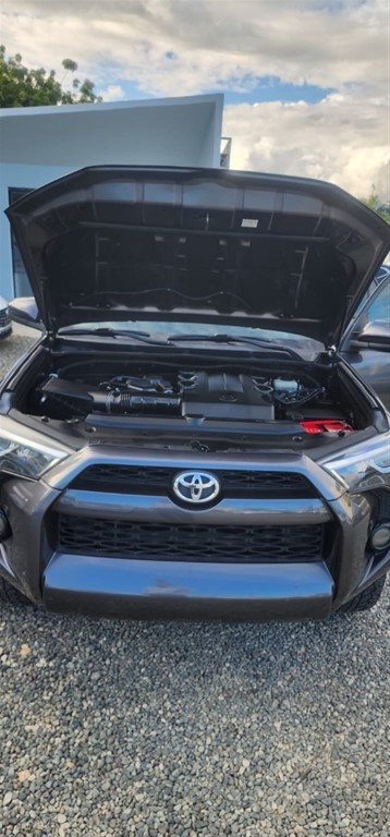 2017 Toyota 4 Runner SR5 — foto 3 / 10