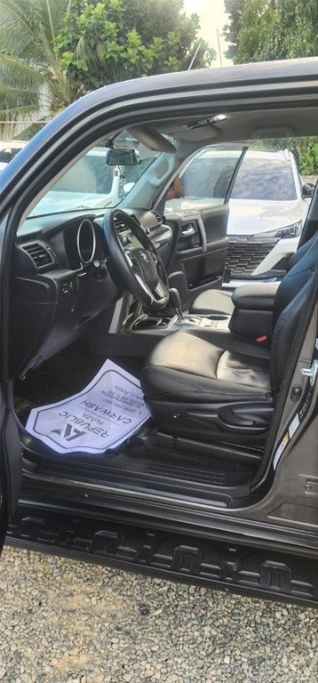 2017 Toyota 4 Runner SR5 — foto 4 / 10