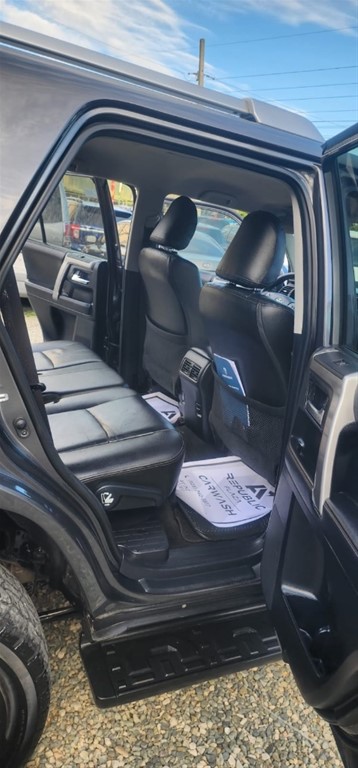 2017 Toyota 4 Runner SR5 — foto 5 / 10