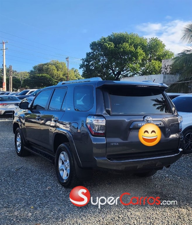 2017 Toyota 4 Runner SR5 — foto 6 / 10