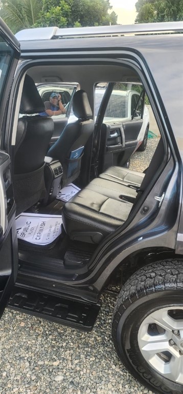 2017 Toyota 4 Runner SR5 — foto 7 / 10