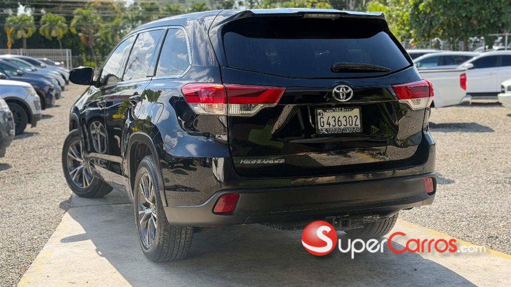 2018 Toyota Highlander LE — foto 2 / 7