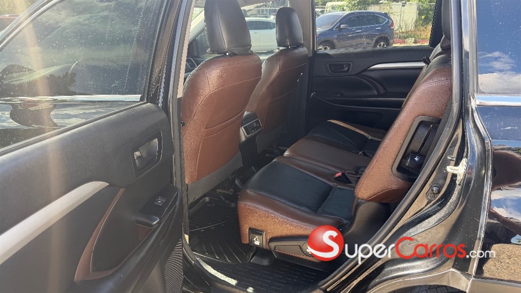 2018 Toyota Highlander LE — foto 4 / 7
