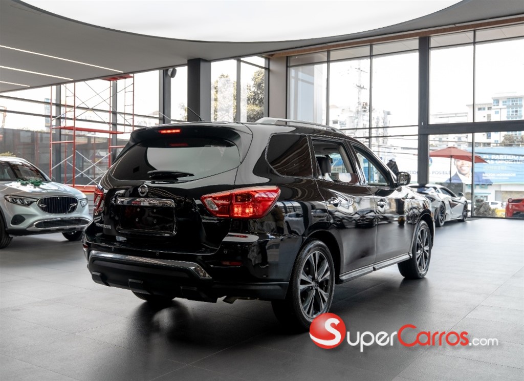 2017 Nissan Pathfinder — foto 8 / 12