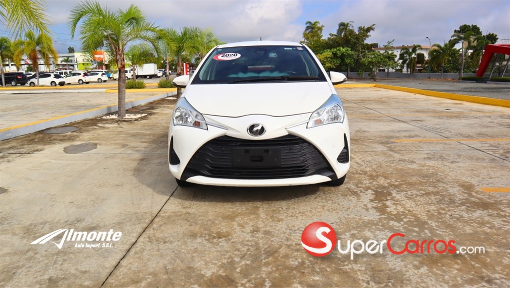 2020 Toyota VITZ — foto 2 / 8