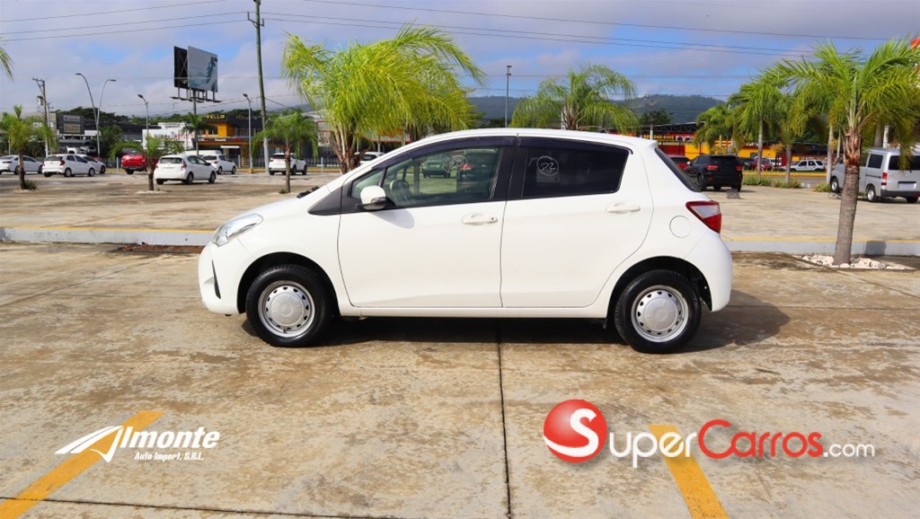 2020 Toyota VITZ — foto 4 / 8