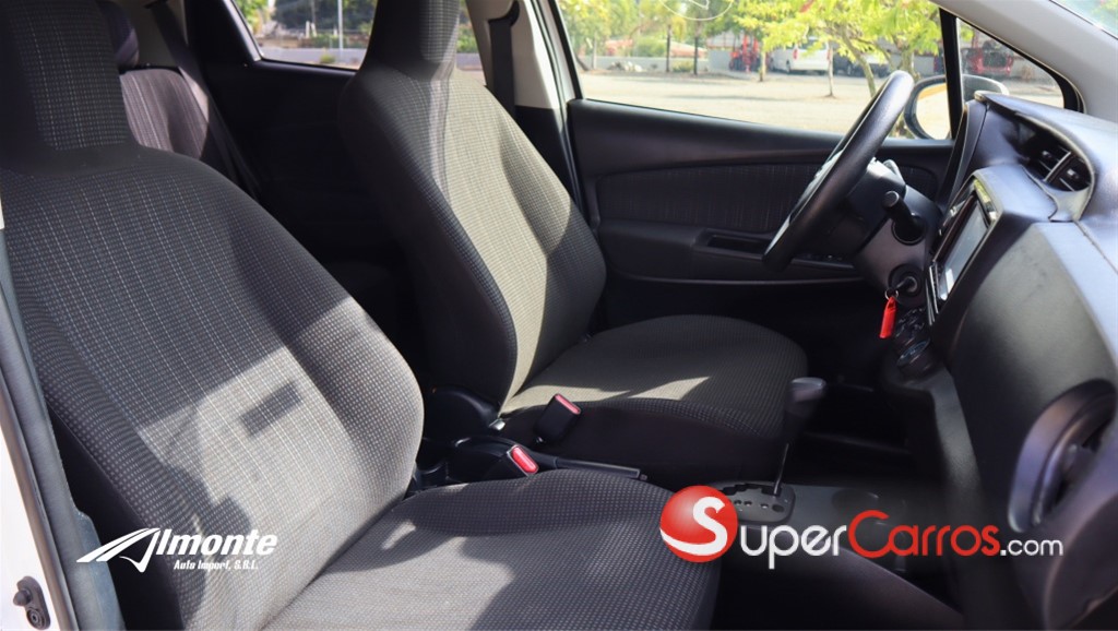 2020 Toyota VITZ — foto 7 / 8
