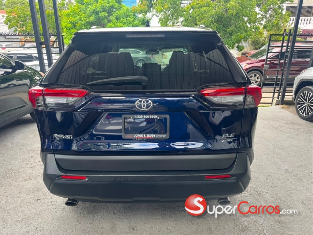 2019 Toyota RAV4 XLE Premium — foto 3 / 11