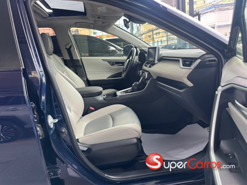 2019 Toyota RAV4 XLE Premium — foto 9 / 11
